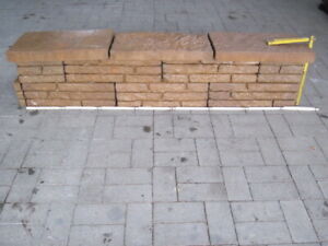 Mauer mit Abdeckplatten ~150x38cm strukturiert hellbraun  