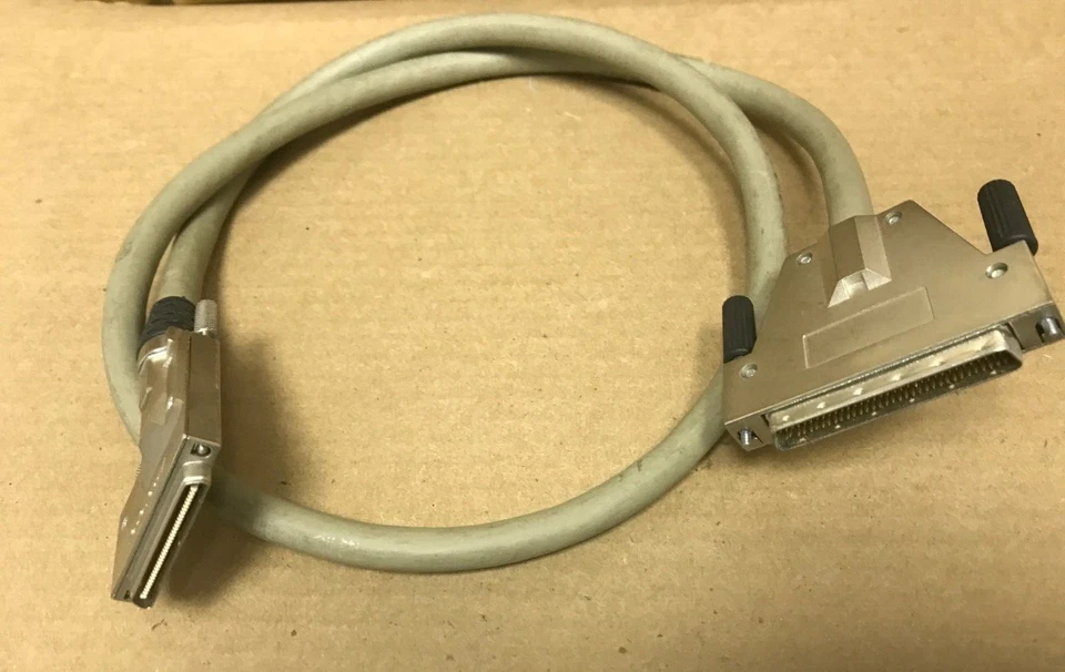 Compaq 3 ft SCSI-5 (VHDCI) 0.8mm to SCSI-3 (HPDB68) 68-Pin Male/Male Cable - Image 1 of 1
