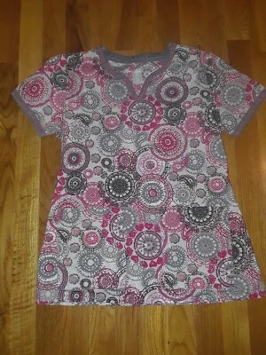 Ladies Med Couture Pink Gray Medallions V Neck Scrubs Top XS - Image 1 of 4