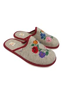 Women's wool felt slippers with embroidered flowers - Picture 1 of 11