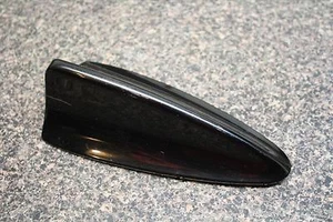 2005 BMW 745 LI REAR ROOF FIN UPPER COVER TRIM TRIANGLE ANTENNA SIGNAL 745LI 05 - Picture 1 of 12