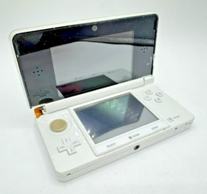 Console Nintendo 3DS metallic bianco CTR-001 PAL usato funzionante ds nds - Foto 1 di 8