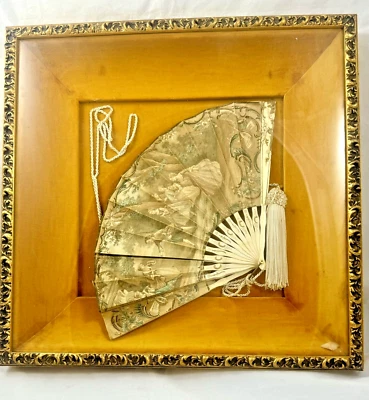 Antiguo abanico de mano de papel francés, enmarcado, asas de hueso, borla de seda cortejo c1900 Foto 1 de 4
