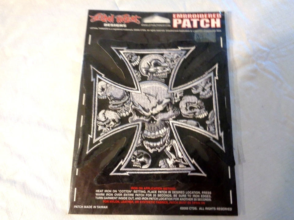 Lethal Threat Embroidered Patch GRAY SKULL CROSS  - Imagem 1 de 1