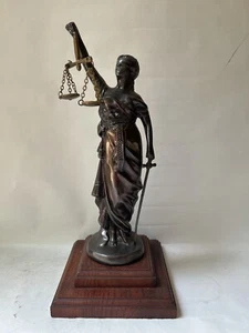 Estatua de justicia ciega de metal vintage de 12 1/2"" de alto - Imagen 1 de 20