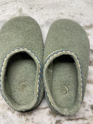 Zapatilla Acorn Niños Verde Oliva Sin usar, en caja 11/12 Unisex Niños Niñas Borde polar Nórdico Foto 1 de 4
