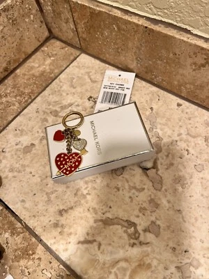 Dijes para llaves Michael Kors corazón mamá usados  Foto 1 de 3