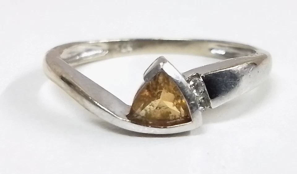 Anillo de topacio amarillo de oro amarillo de 14kt corte trillón - talla 6 - 1,5 g Foto 1 de 4