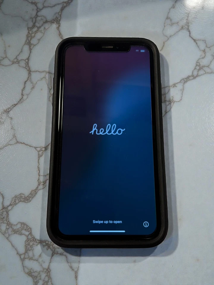 Apple iPhone XR 64GB Black MagSafe Case Bundle Extra Protectors Tracfone SIM New - Image 1 of 4