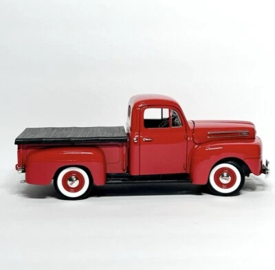 Camioneta pickup Ford F1 1948 vintage Maisto, escala roja 1:18 pulgadas Foto 1 de 4