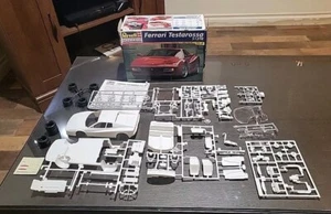 Revell Ferrari Testarossa 512TR Model Kit 1/24 85-2435  - Picture 1 of 7