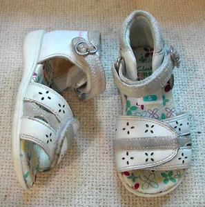 Clarks Girls white leather sandals + glittery band Adjustable straps UK 5 EU 21 - Picture 1 of 3