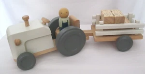 Caja TRACTOR BLANCO GRIS HOGAR Y MANO GRANJERO GENTE Madera 8 PIEZAS ADORABLE USADO EN EXCELENTE ESTADO - Imagen 1 de 8