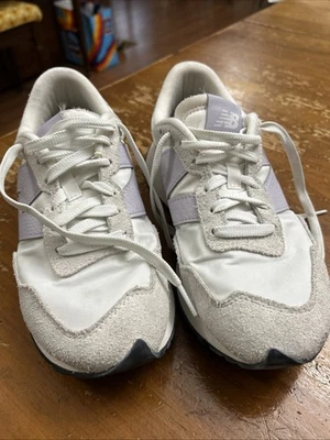 Zapatillas deportivas New Balance 237 para mujer talla 8,5 W blancas de gamuza con cordones Foto 1 de 4