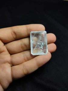 Natural Elegant Clear Quartz Octagon with Subtle Rainbow Patterns – 72 Carats - Picture 1 of 8