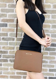 Las mejores ofertas en Bandolera Jet Set Michael Kors Marrón Bolsas y  bolsos para Mujer | eBay