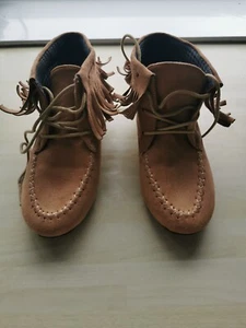 Women's Shoes - Picture 1 of 5