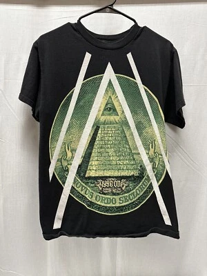 Camiseta Dyse One Illuminati Para Hombres Talla M Negra Manga Corta Hecha en EE. UU. Gráfico Y2K Foto 1 de 4