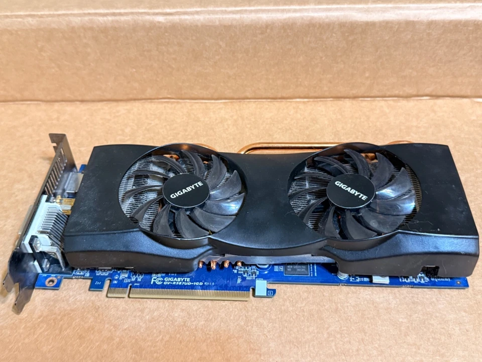 GIGABYTE ATI Radeon HD 5870 - Image 1 of 4