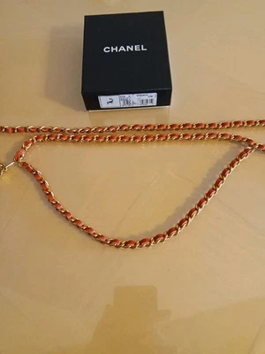 Cinto de corrente Chanel autêntico, vermelho/ouro 36"X1/4".CC 3/8"X1/2",10" drop down. Caixa. - Imagem 1 de 4