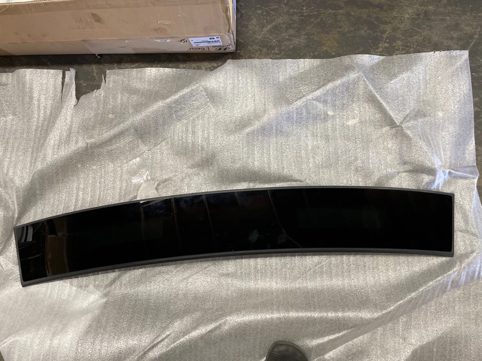 OEM 2014-2016 HYUNDAI GENESIS FRONT PANORAMIC SUNROOF GLASS PANEL 81620B1000 - Image 1 of 4