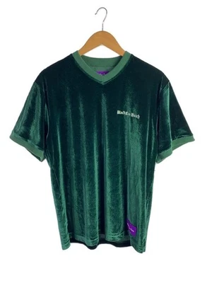 CAMISETA PARCHE OJO NEGRO 23SS CUELLO EN V TERCIOPELO M POLIÉSTER VERDE Usada Foto 1 de 4