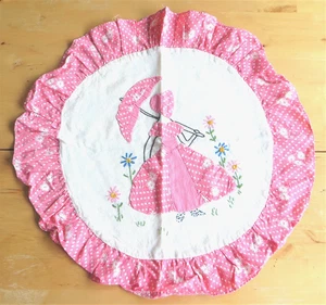 Vintage Sunbonnet Sue Handmade Embroidered Applique Round Pillowcase 20" - Picture 1 of 2