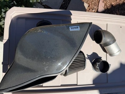 Entrada de ar de fibra de carbono Audi TT RS Grup com filtro K&N - Imagem 1 de 3