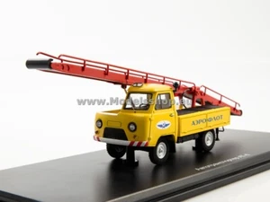 ModelPro 0180MP Airport luggage transporter AT-6, Aeroflot /yellow/ - Imagen 1 de 6