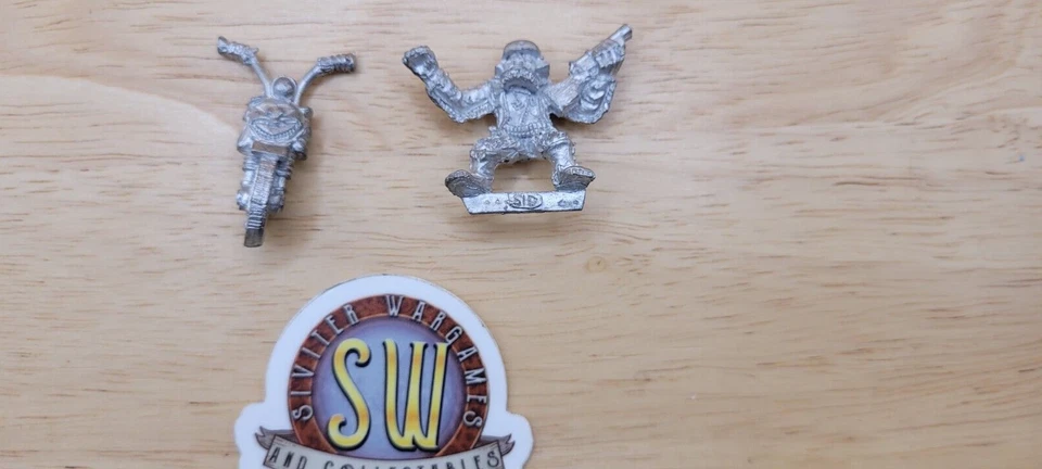 Warhammer 40k Rogue Trader Space Ork Sleazy Rider y bicicleta delantera RT Games Workshop Foto 1 de 4