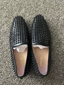 Stachelige Kleiderschuhe - Bild 1 von 2