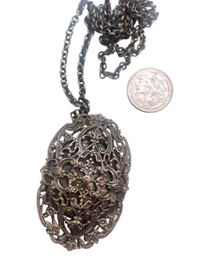 Divine 1930's Filigree Metal Large Powder Compact & Mirror Necklace Original - Picture 1 of 4