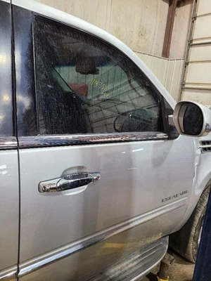 2011 - 2014 CADILLAC ESCALADE  Passenger Right Front Door  - Image 1 of 4