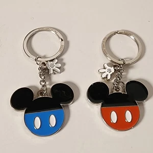 Disney Parks Schlüsselanhänger Mickey Mouse Ohren Symbol Rot & Blau 2er Set Neu ohne Etikett - Bild 1 von 2