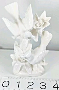 White Porcelain Two CARDINAL Birds FIGURINE Statue #7163B Made In Japan - Picture 1 of 10