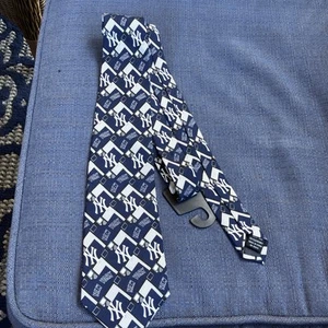100% Silk MLB NY Yankees Tie New never worn - Picture 1 of 3