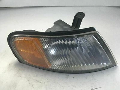 NISSAN SENTRA 1999 FRONT RIGHT PASSENGER SIDE TURN SIGNAL HALO CORNER FACTORY - Image 1 of 4