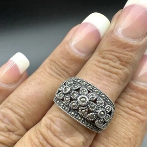 HERMOSO ANILLO BANDA FLOR JUDITH JACK PLATA ESTERLINA Y MARCASITA TALLA 6,75 - Imagen 1 de 24