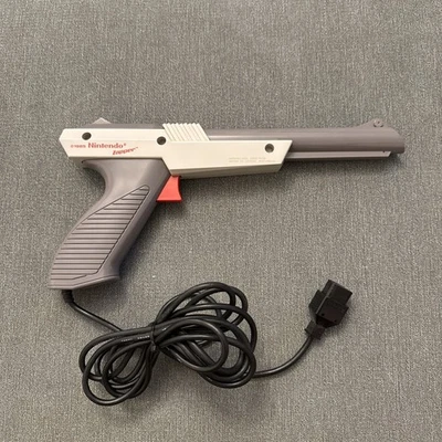 Nintendo NES Zapper Light Gun / Grey In Colour (UNTESTED) NES-005  - Image 1 of 4