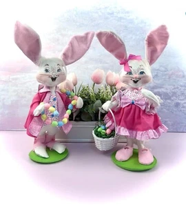 2 Annalee 12 Zoll Osterparade Junge und Mädchen Hase Kaninchen in blau Filz Neu mit Etikett 2019-2020 - Bild 1 von 12