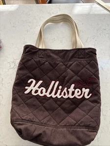 Borsa a tracolla Hollister Y2K marrone e panna grande ricamata con logo trapuntato  - Foto 1 di 9