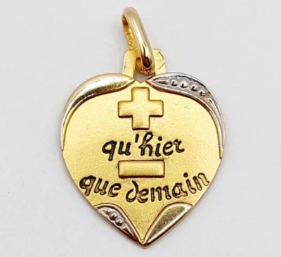 Pendentif médaille d'amour or 18k "+ qu'hier - que demain" AUGIS - L'Originale - Photo 1/4