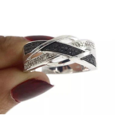 Anillo de cóctel infinito diamante negro y simulado corte redondo chapado en oro blanco de 18 quilates Foto 1 de 2