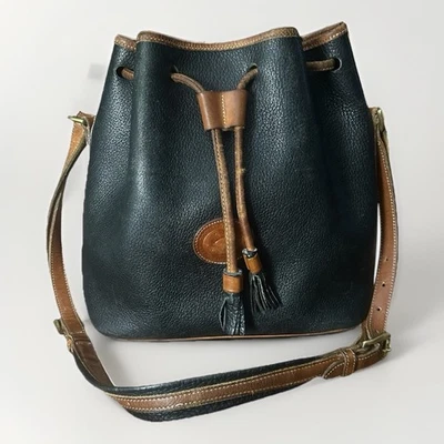 复古 Dooney & Bourke 全天候皮革水桶包黑色棕褐色美国抽绳 — 第 1/4 张图片