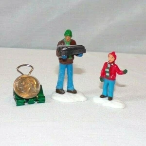 Miniatura Casa de Muñecas Navidad Pueblo Gente Estatuilla Niño Hombre Padre con Leña - Imagen 1 de 3