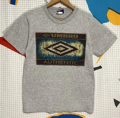 Camiseta Umbro Vintage Años 90 Pequeña Fútbol Auténtico Fútbol Rara Foto 1 de 4