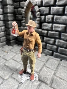 MODEL RAILWAY Miniature FIGURE 24mm 3D Printed Man with lamp  OO/HO Scale - Picture 1 of 8
