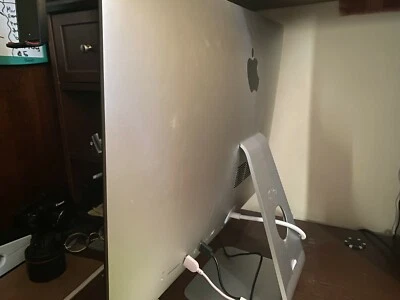 Apple iMac with 21.5in Retina 4K display (1TB HDD, Intel Core i3 8th Gen.... - Image 1 of 4