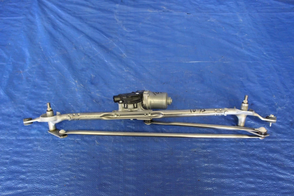 2016 2017 CHEVROLET CAMARO SS OEM WINDSHIELD WASHER MOTOR ASSEMBLY #1072 - Image 1 of 1