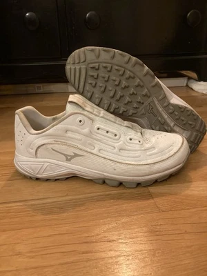 Mizuno Men’s Turf Baseball Shoes White - Image 1 of 4